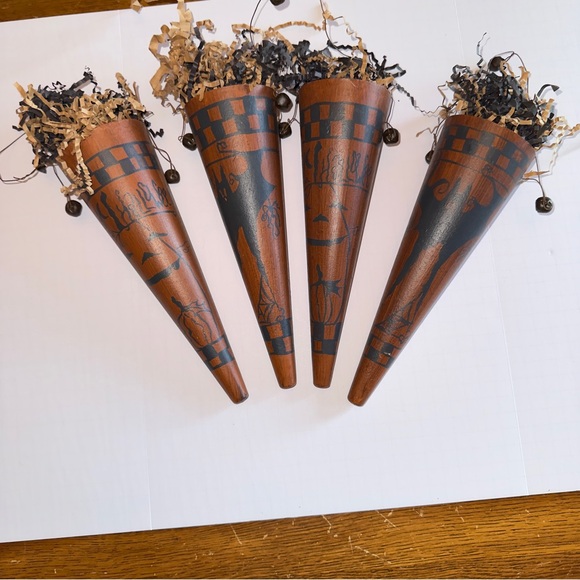 Vintage Halloween Themed Decorative Cones - Picture 2 of 10